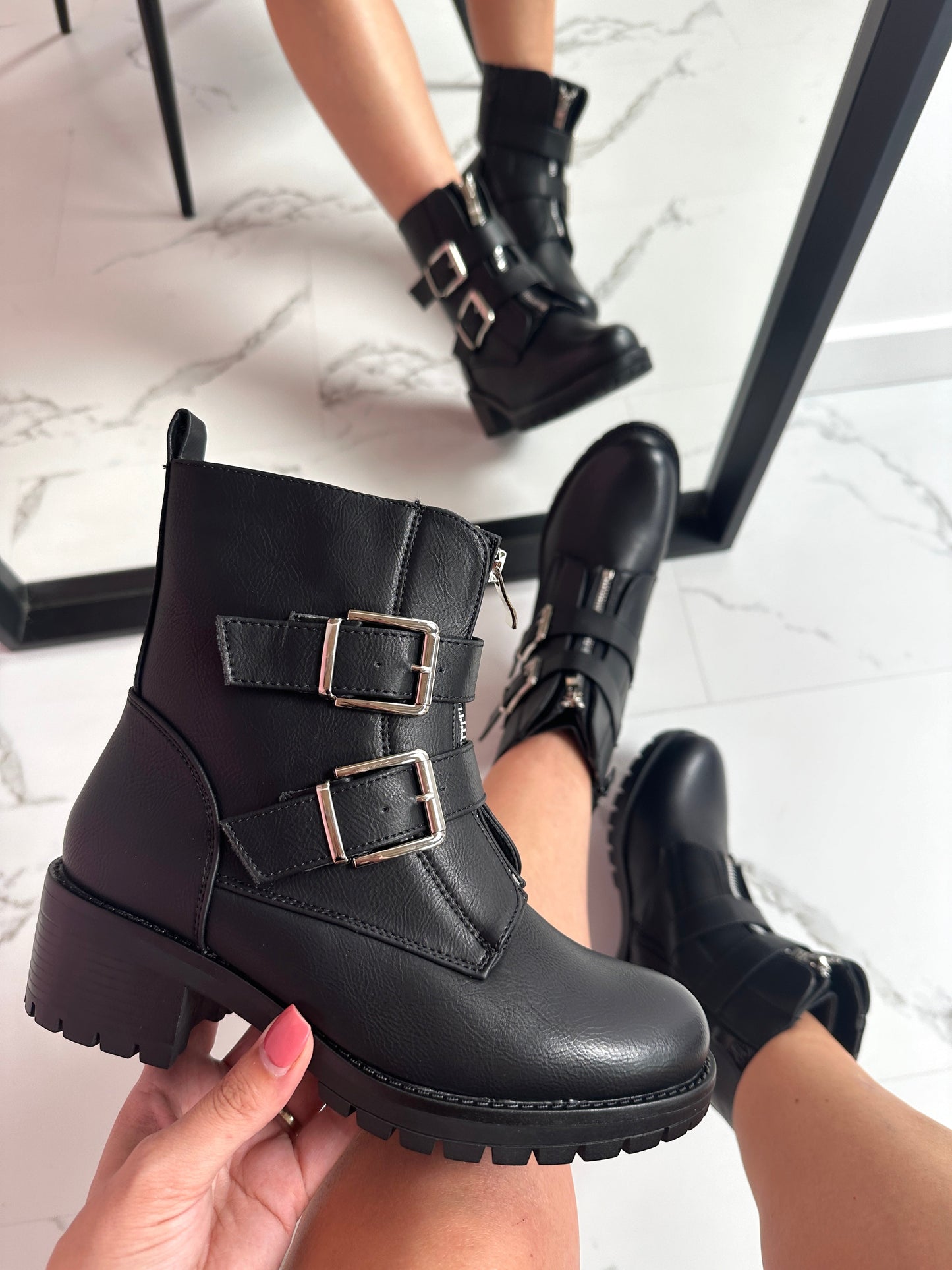 Gesp Black Boots - Sleek, Durable & Versatile