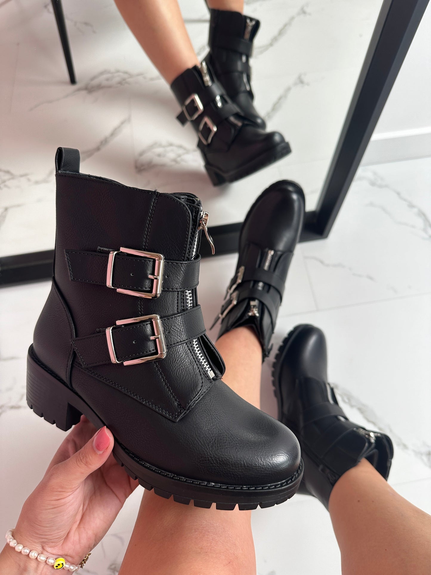 Gesp Black Boots - Sleek, Durable & Versatile