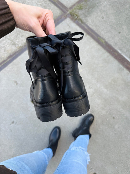 Elegant Black Bow Boots